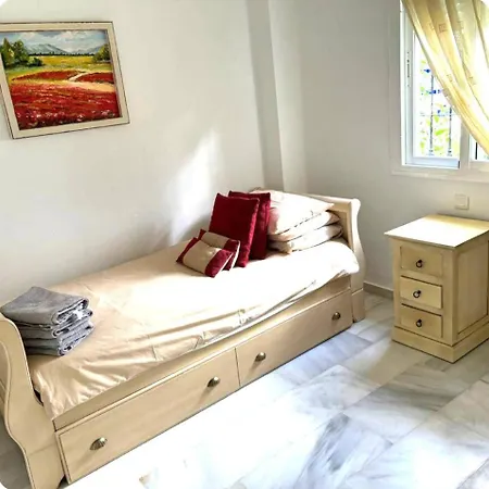 شقة - Sleeps 6 Pool & Private Terrace ماربيا