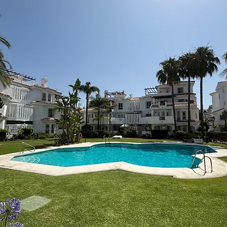 شقة - Sleeps 6 Pool & Private Terrace *