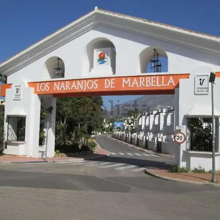 - Sleeps 6 Pool & Private Terrace Daire Marbella