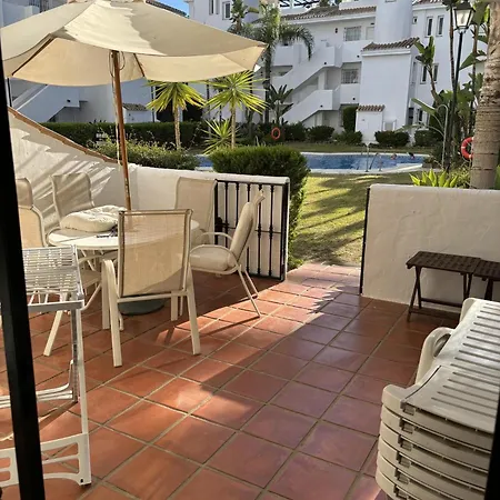 - Sleeps 6 Pool & Private Terrace Apartment Marbella