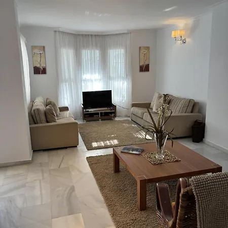 - Sleeps 6 Pool & Private Terrace Μαρμπέλλα