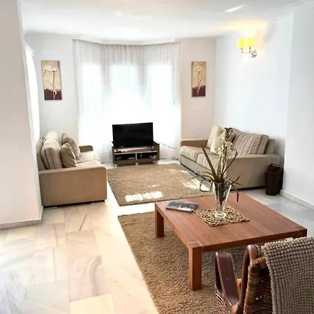 - Sleeps 6 Pool & Private Terrace Μαρμπέλλα