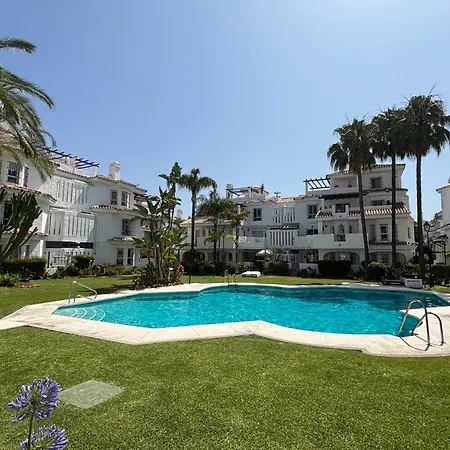 - Sleeps 6 Pool & Private Terrace Apartamento