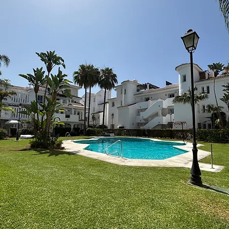- Sleeps 6 Pool & Private Terrace Appartement Marbella