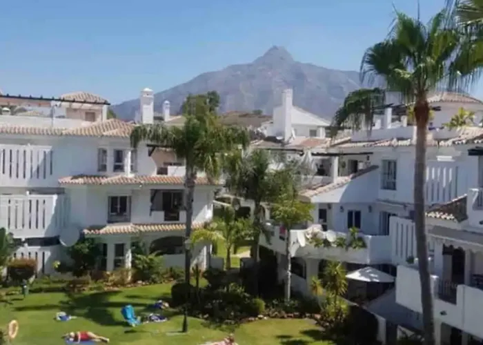 - Sleeps 6 Pool & Private Terrace 아파트 *