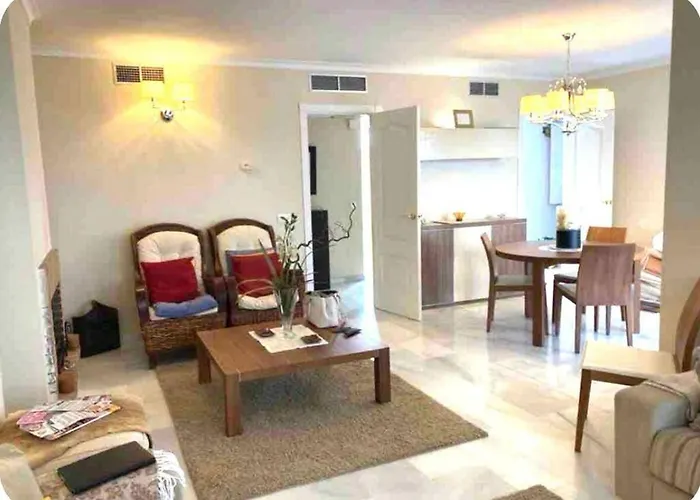 - Sleeps 6 Pool & Private Terrace * 마르베야