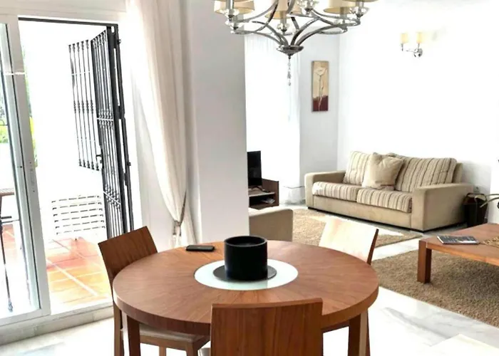 아파트 - Sleeps 6 Pool & Private Terrace