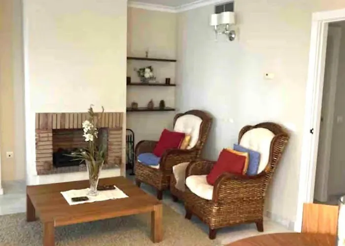 - Sleeps 6 Pool & Private Terrace 아파트 마르베야
