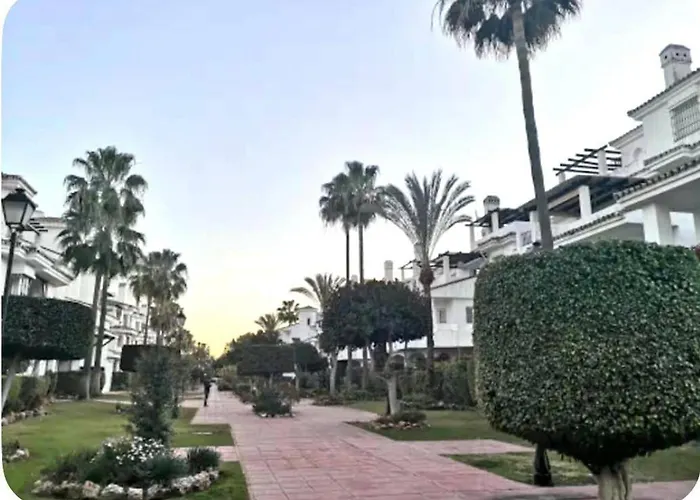 - Sleeps 6 Pool & Private Terrace 아파트 마르베야
