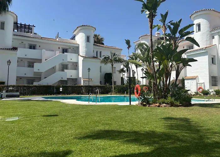 - Sleeps 6 Pool & Private Terrace 마르베야