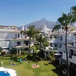 - Sleeps 6 Pool & Private Terrace 아파트 *