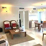 - Sleeps 6 Pool & Private Terrace * 마르베야