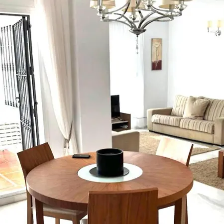 아파트 - Sleeps 6 Pool & Private Terrace