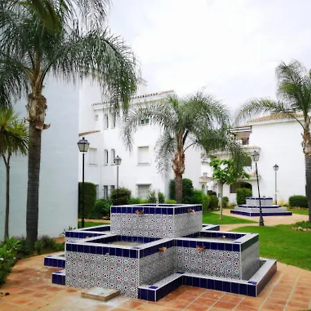 - Sleeps 6 Pool & Private Terrace * Marbella