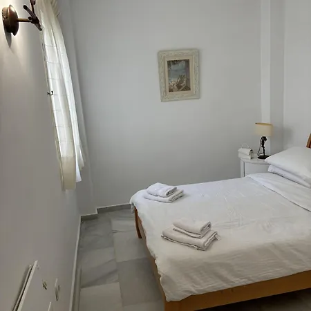 - Sleeps 6 Pool & Private Terrace Apartment *