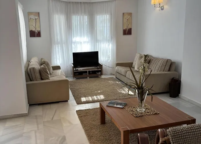 - Sleeps 6 Pool&private Terrace Marbella