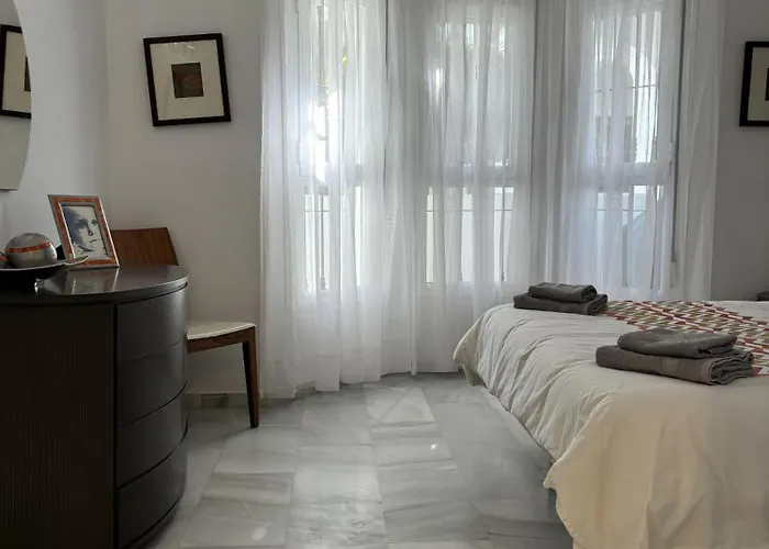 - Sleeps 6 Pool&private Terrace Apartment Marbella