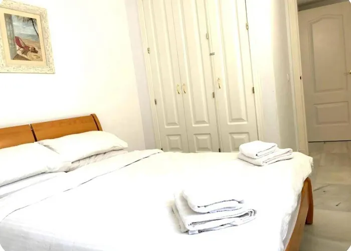 - Sleeps 6 Pool&private Terrace Apartment *