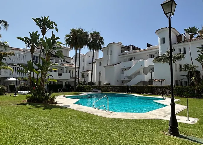 - Sleeps 6 Pool&private Terrace Apartment Marbella